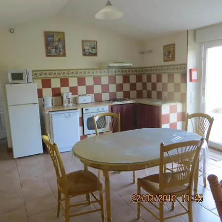 Tatil Evi A La Campagne Cours (Deux-Sevres)